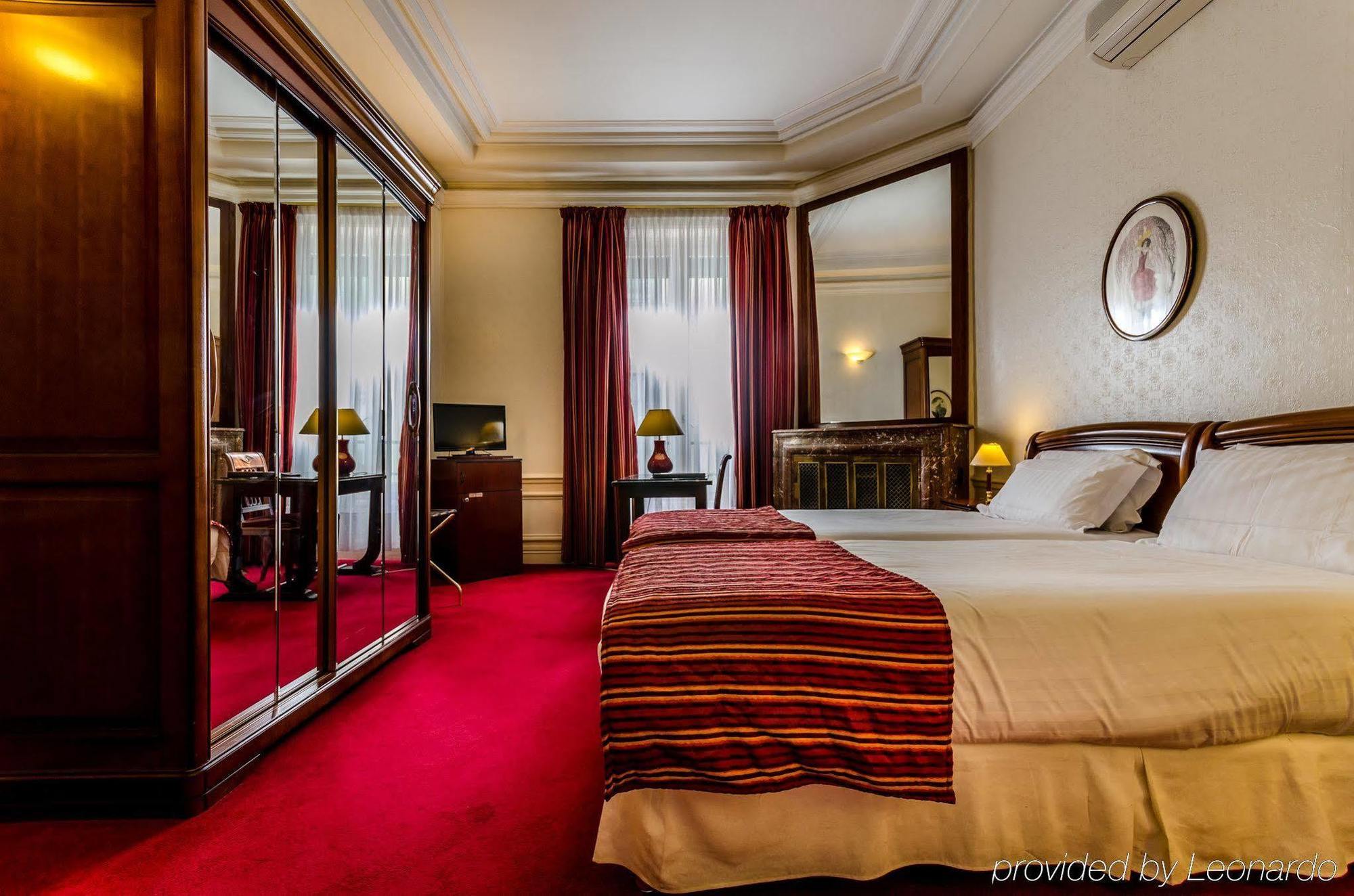 Hotel Langlois Paris Exterior photo
